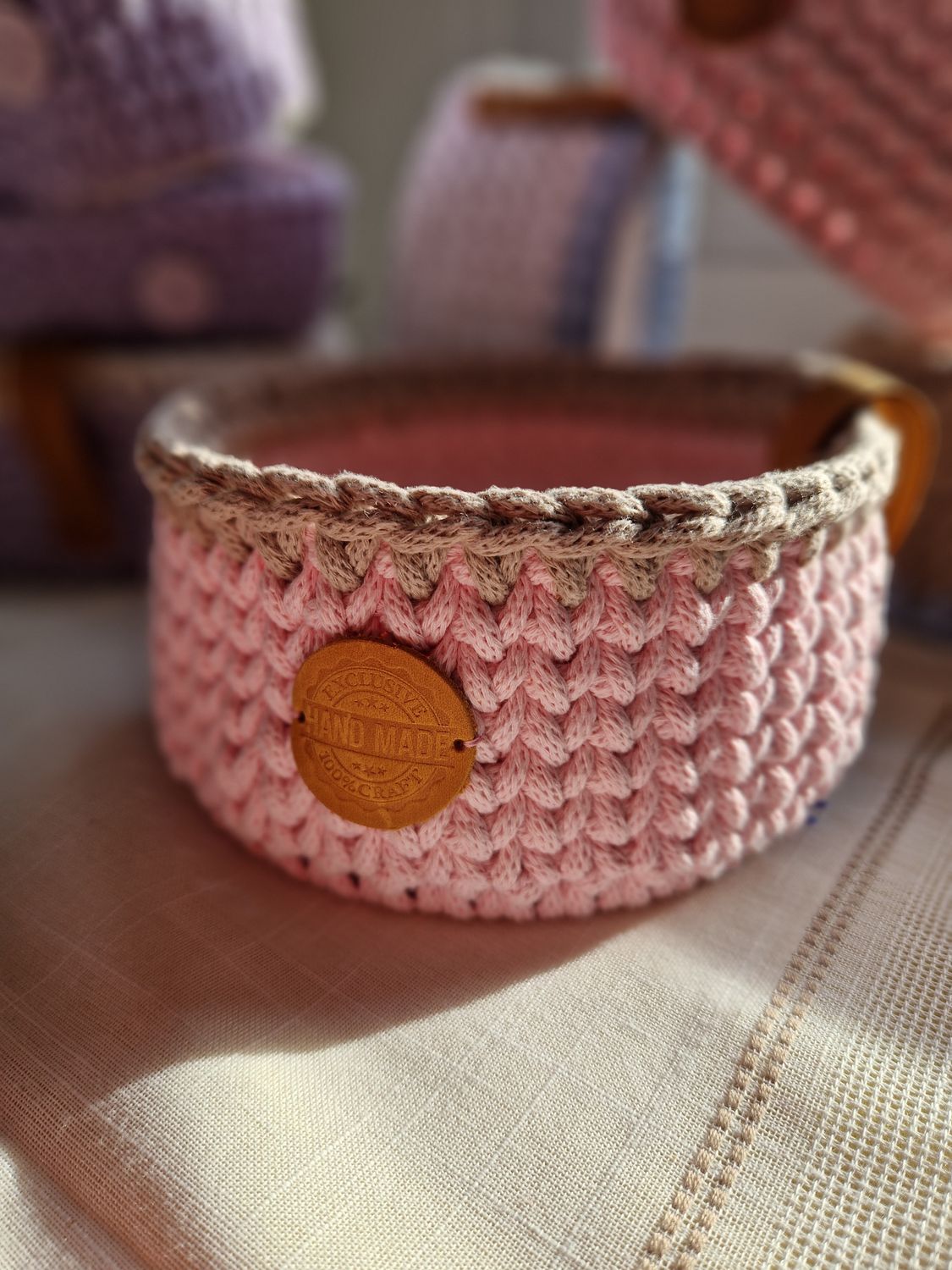 Handgehäkelter Aufbewahrungskorb aus Baumwolle – rosa/hellbraun– Handmade
