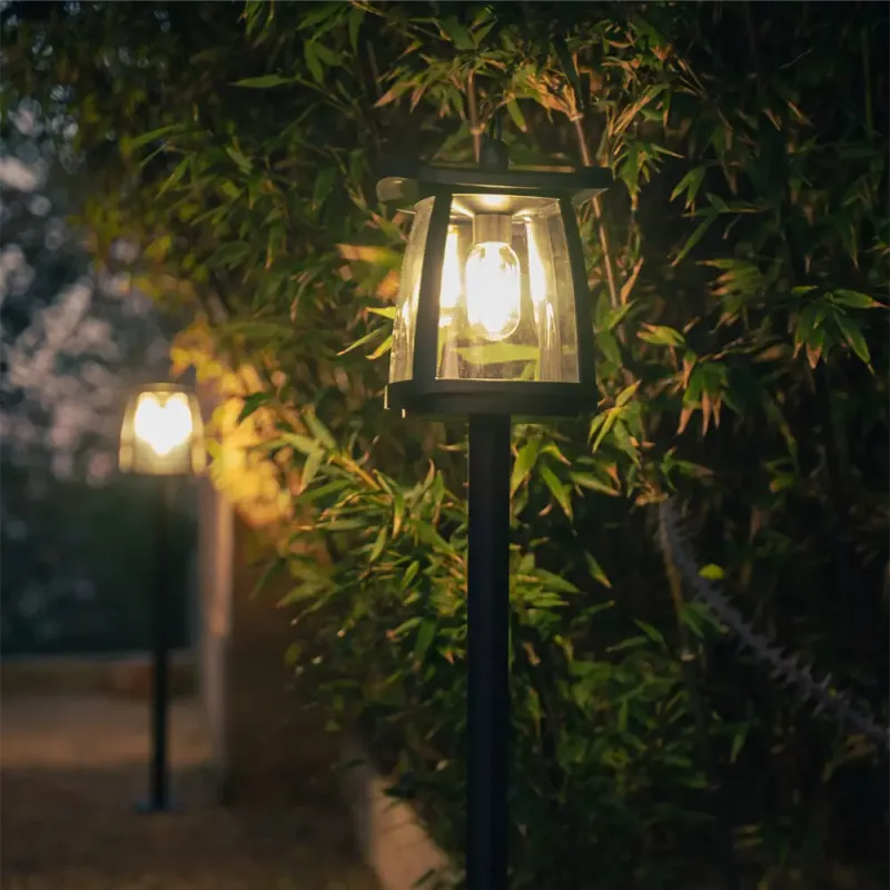 SOLAR LANTERN GARDEN LIGHT