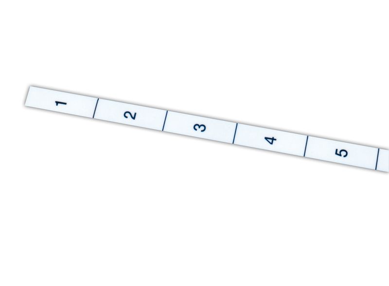 HE Bezeichnungsstreifen 1-47HE, von oben nach unten, weisser Hintergrund, schwarze Schrift