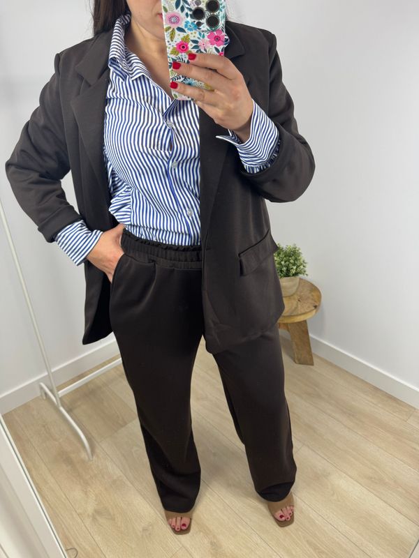 Traje botón
