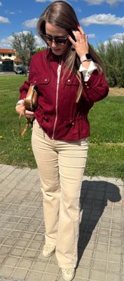 Jeans beige botón dorado