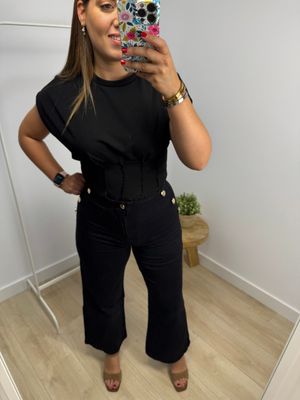 Jeans negro botones dorados