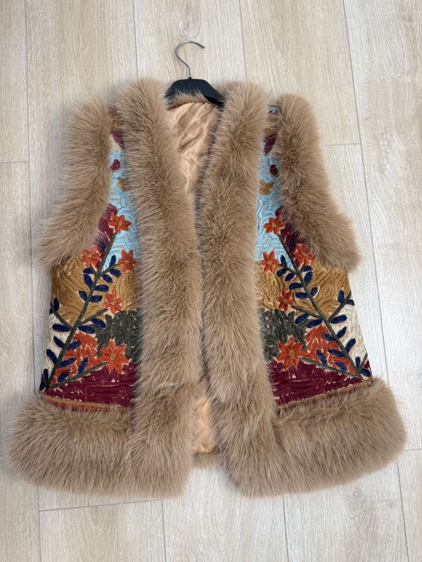 Chaleco Pelo Natural Bordado