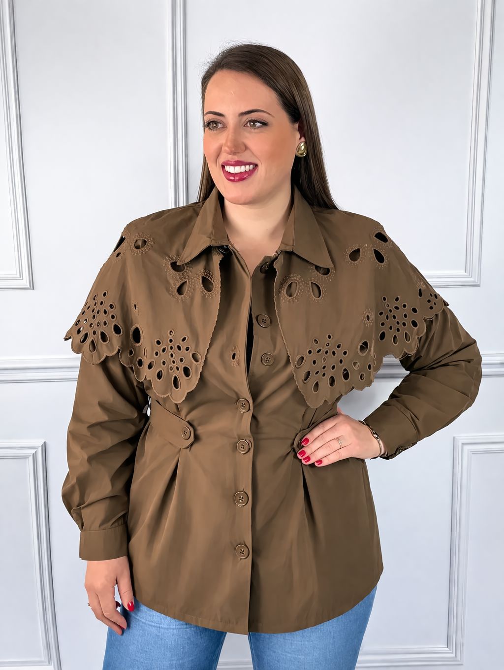 Chaqueta capa bordada