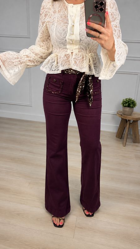 Jeans Vino con Bolsillo Plastón