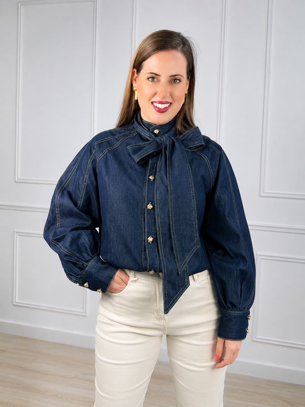 Blusa vaquera con lazo
