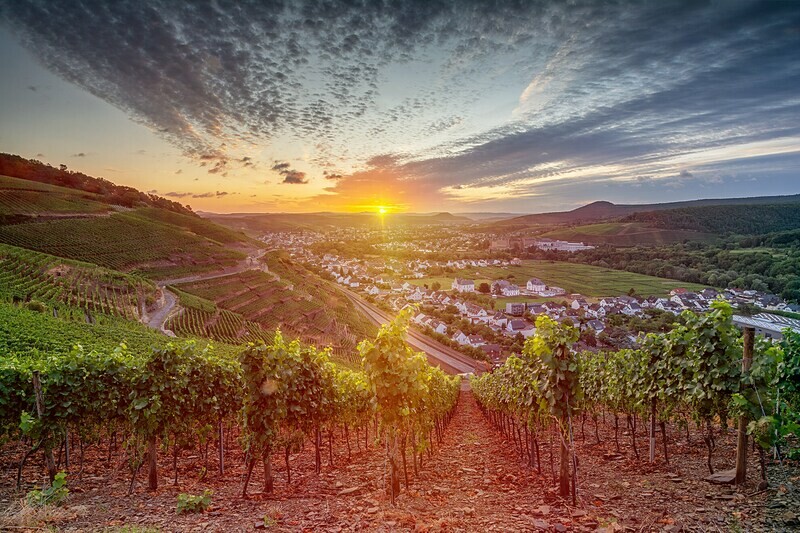 Goldener Sonnenaufgang über Bad Neuenahr-Ahrweiler