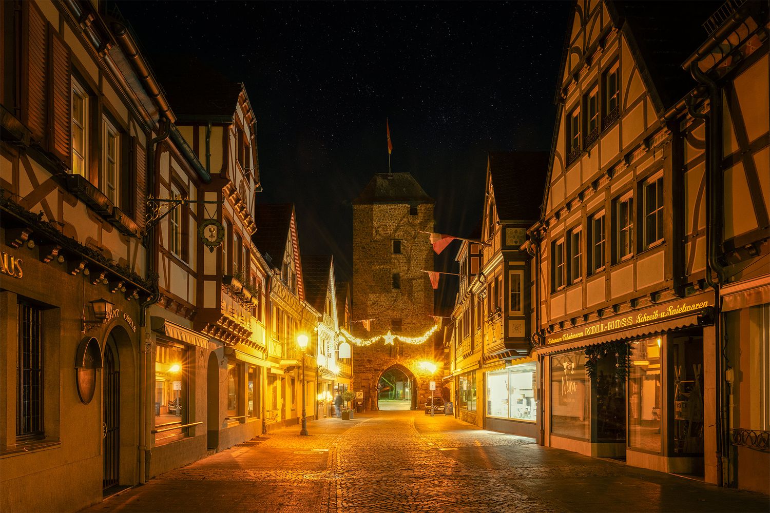 Niedertor bei Nacht