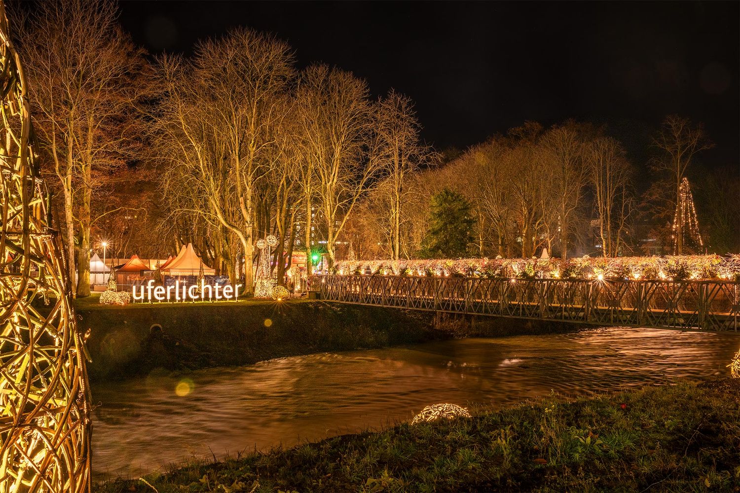 Uferlichter mit Schriftzug
