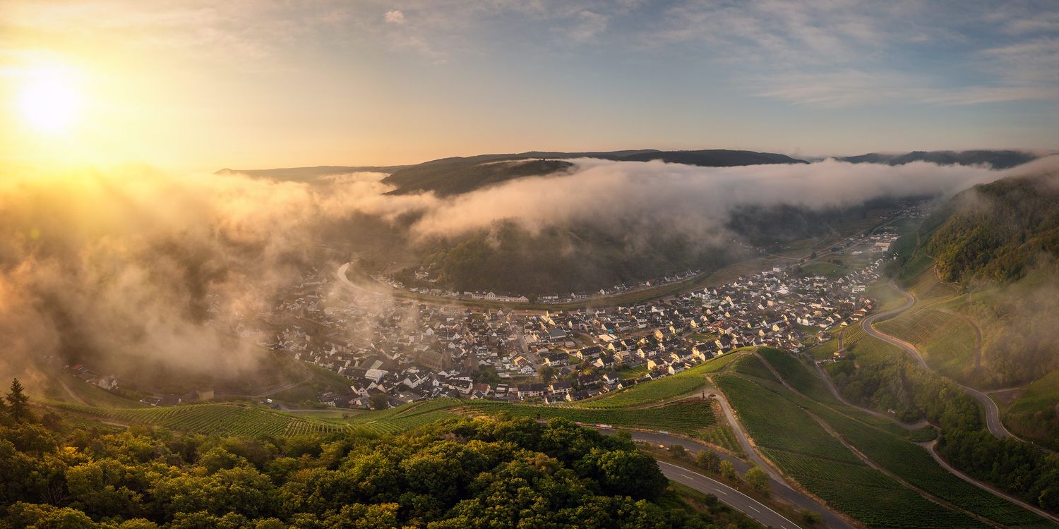 Sommerlicher Blick über Dernau