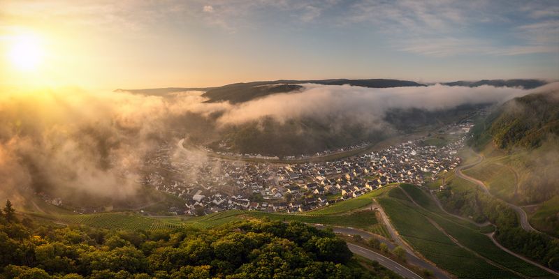 Sommerlicher Blick über Dernau