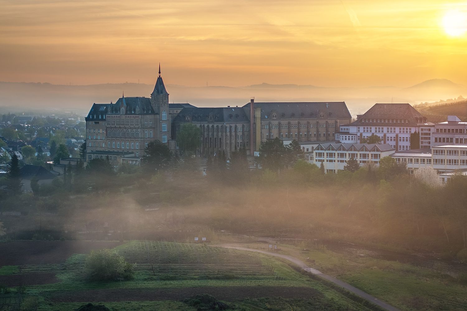 Kloster Kalvarienberg im Nebel