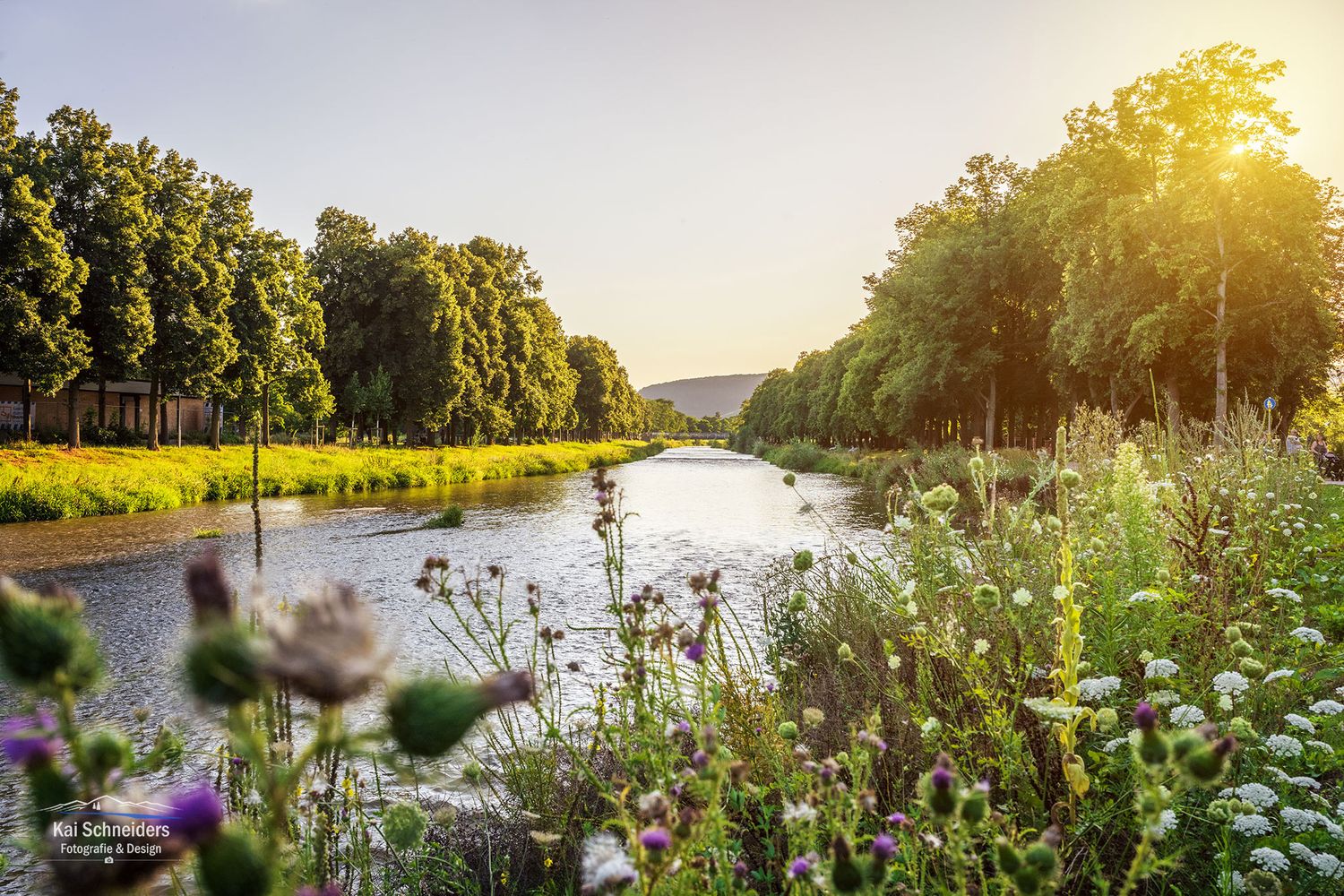 Die Ahr in Bad Neuenahr im Sommer