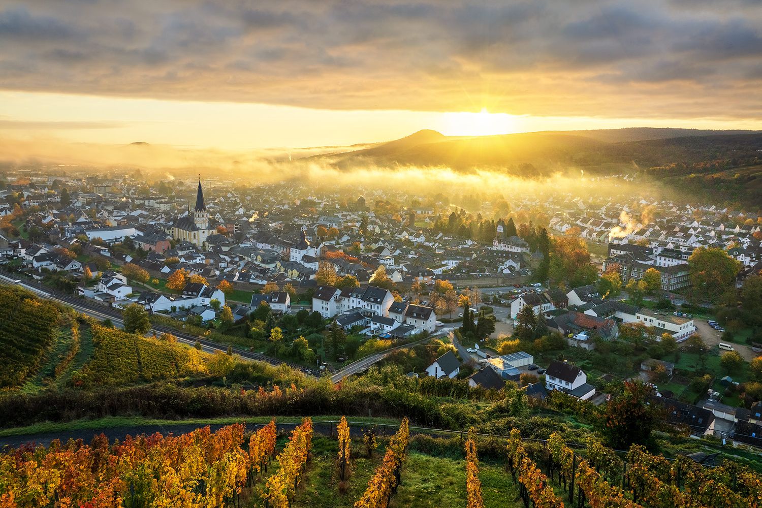 Ahrweiler zum Sonnenaufgang im Herbst