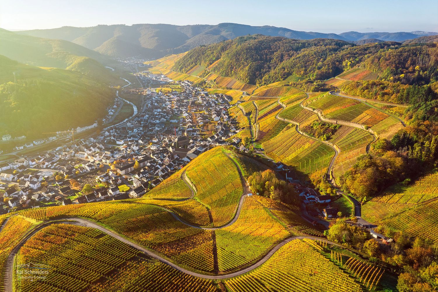 Herbstlicher Blick auf Dernau