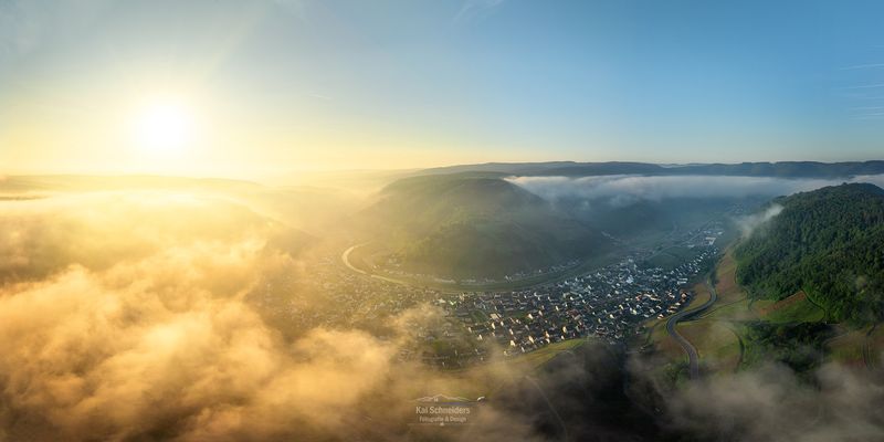 Dernau im Nebel