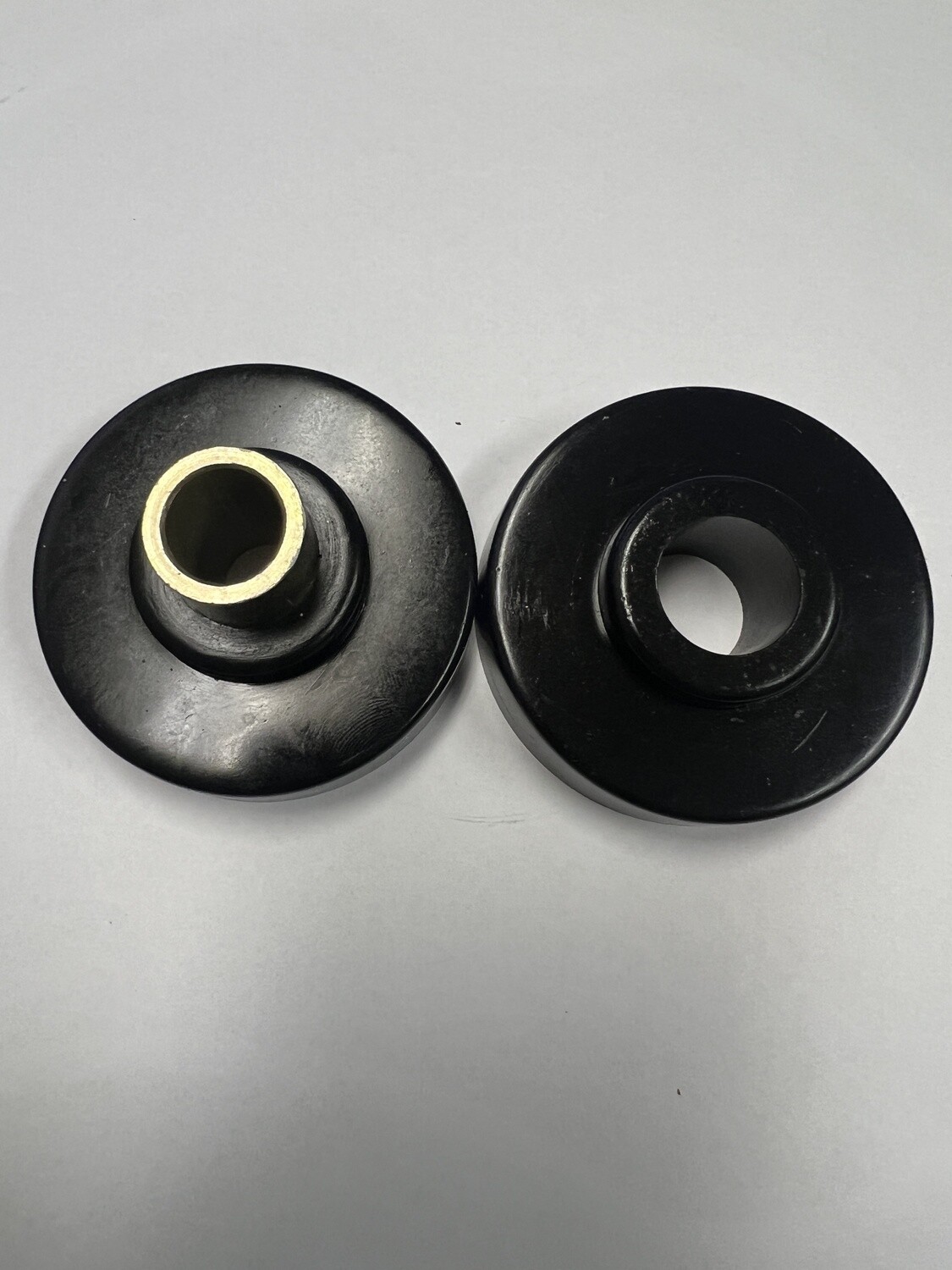 Afm Freightliner Radiator Bushing - 1 SET ( 2PC 1 PIN) OEM#0516070000