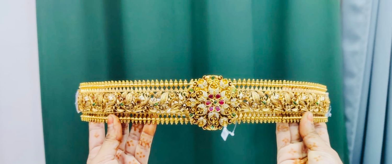 Traditional Gold-Toned Vaddanam