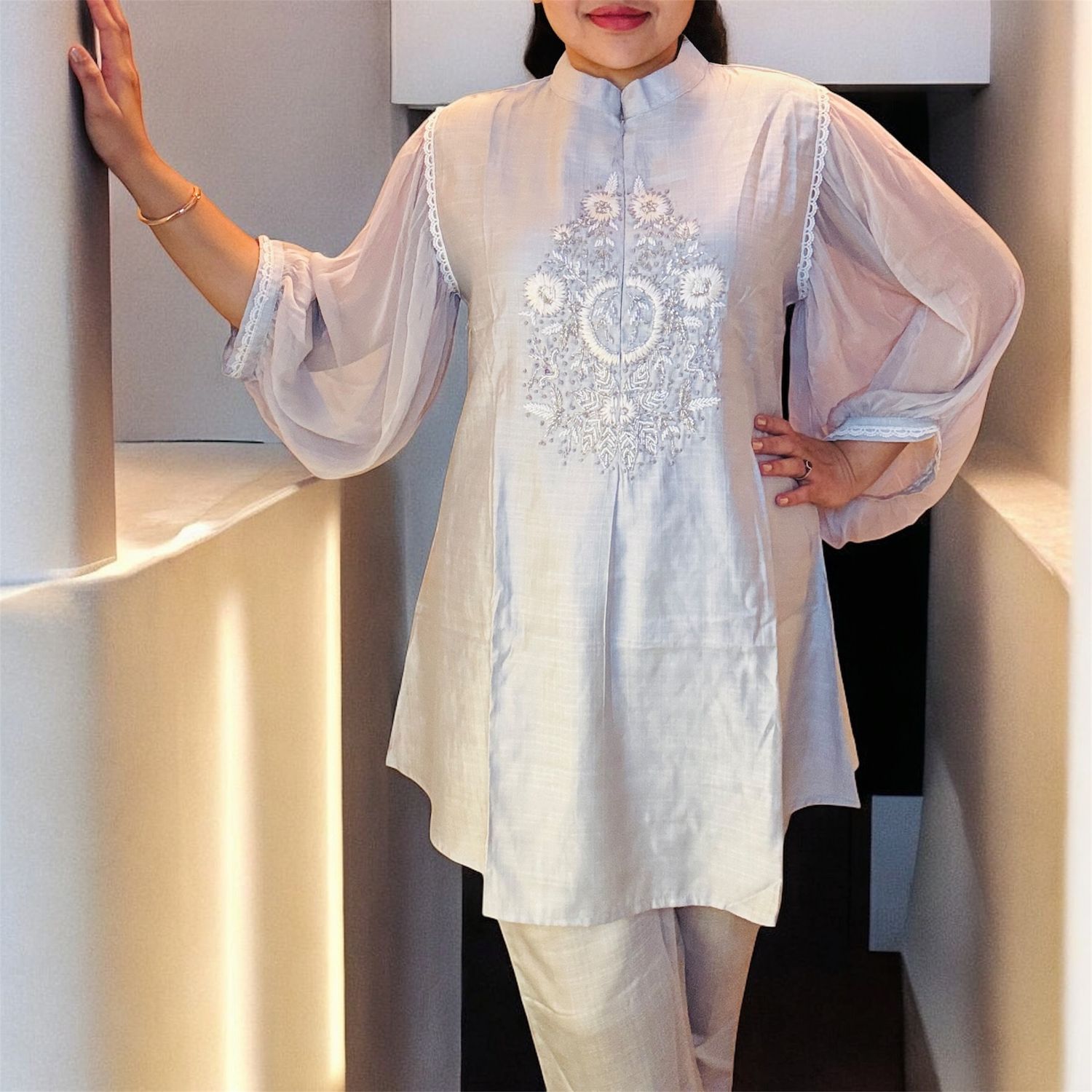 🌿 Subtle Elegance in Soft Gray 🌿