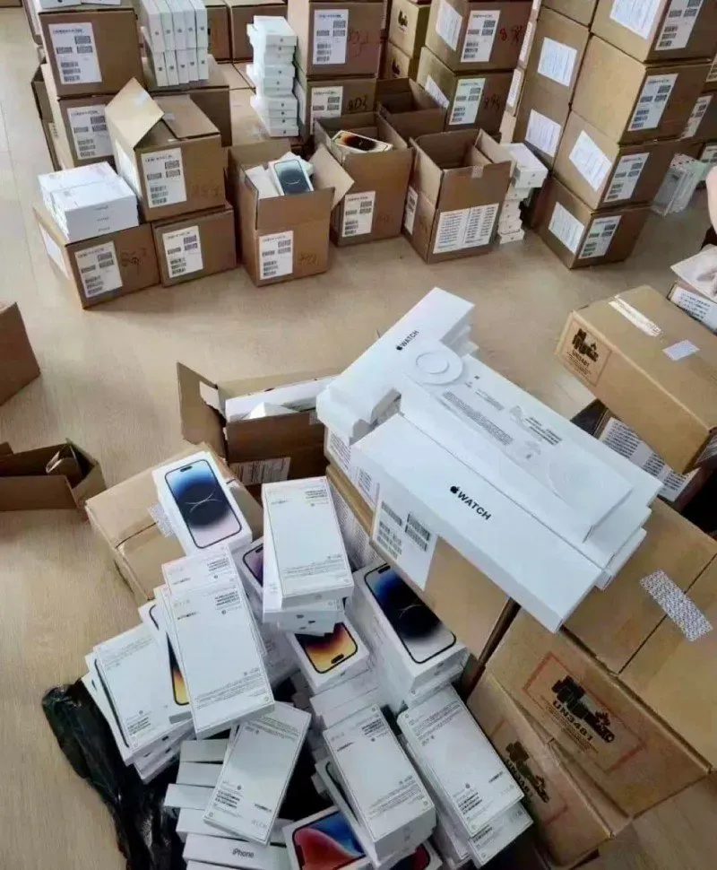 Caja gigante, (HASTA 90 ARTICULOS NUEVOS) Valor 2100€