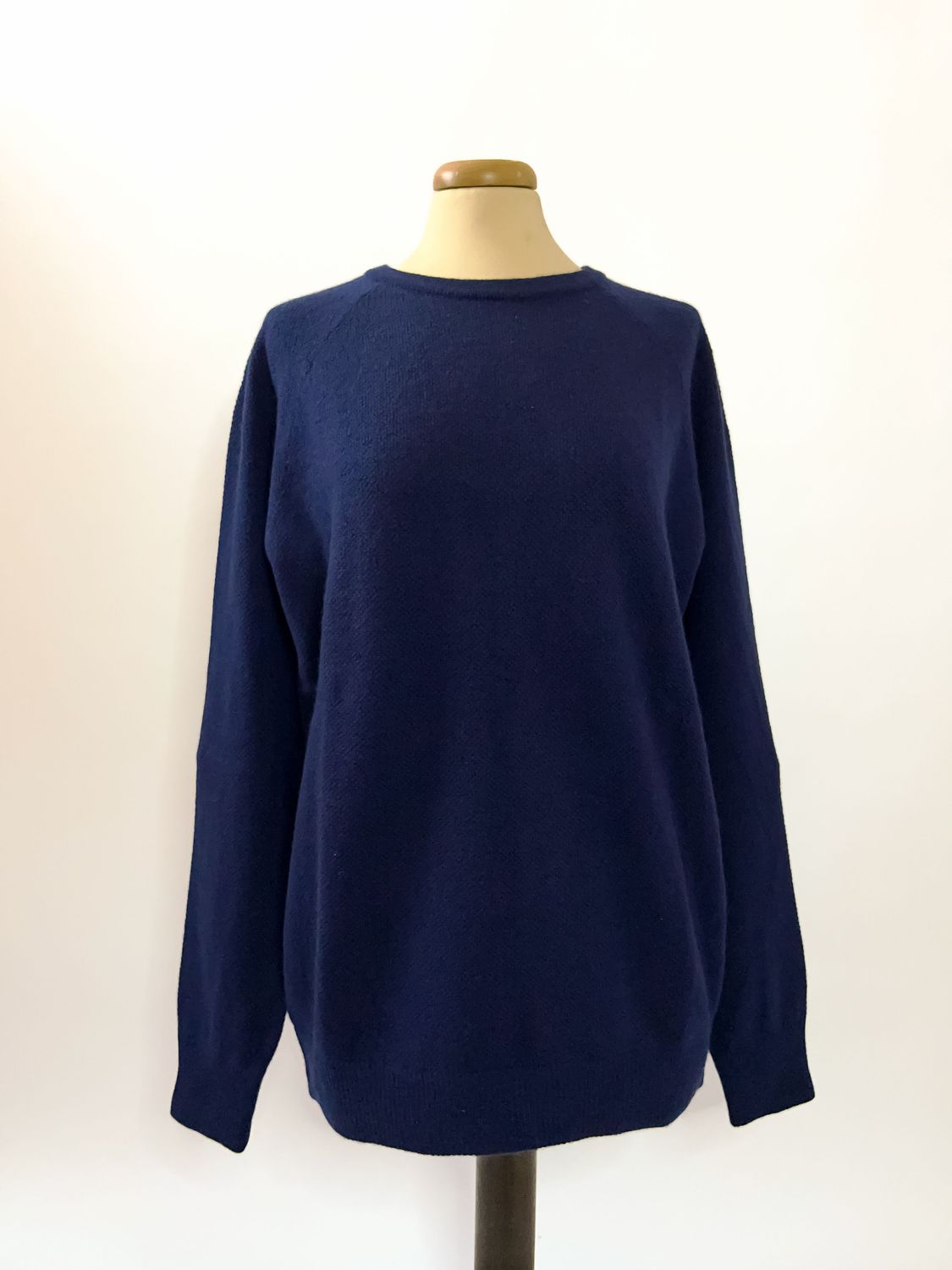 Maglione girocollo da donna in puro cashmere con lavorazione a nido d’ape - Blu navy Maglione girocollo da donna in puro cashmere con lavorazione a nido d’ape - Blu navy