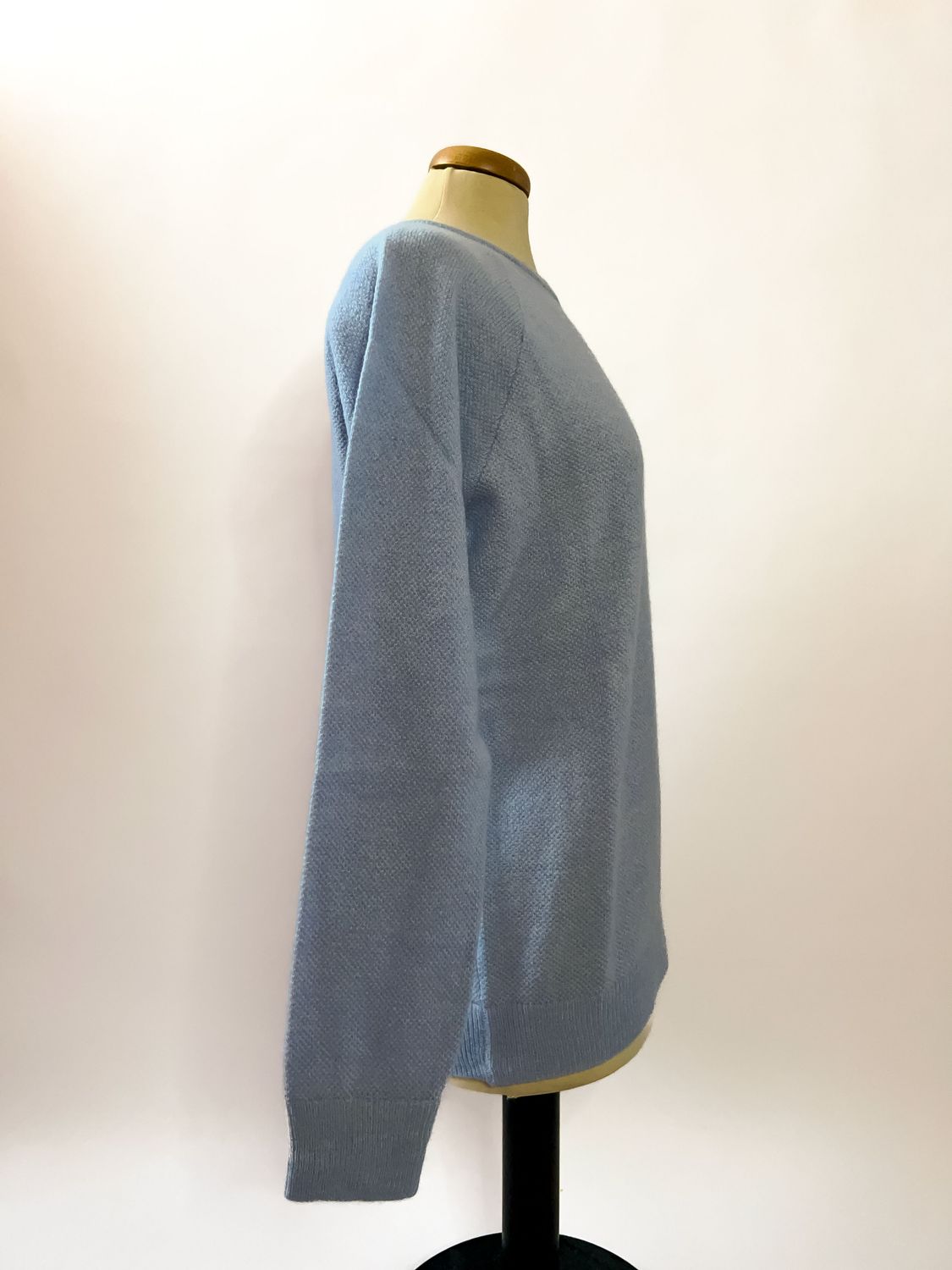 Maglione girocollo da donna in puro cashmere con lavorazione a nido d’ape - Azzurro Maglione girocollo da donna in puro cashmere con lavorazione a nido d’ape - Azzurro