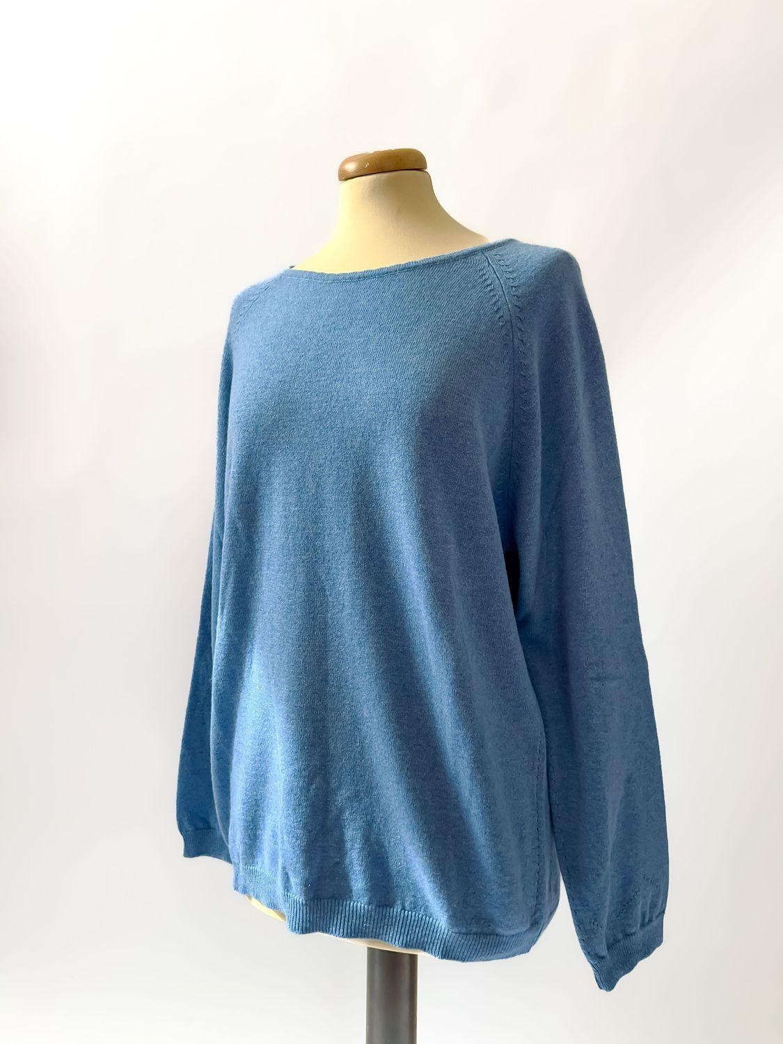 Maglione girocollo da donna in cashmere con lavorazioni a losanga - Azzurro denim Maglione girocollo da donna in cashmere con lavorazioni a losanga - Azzurro denim