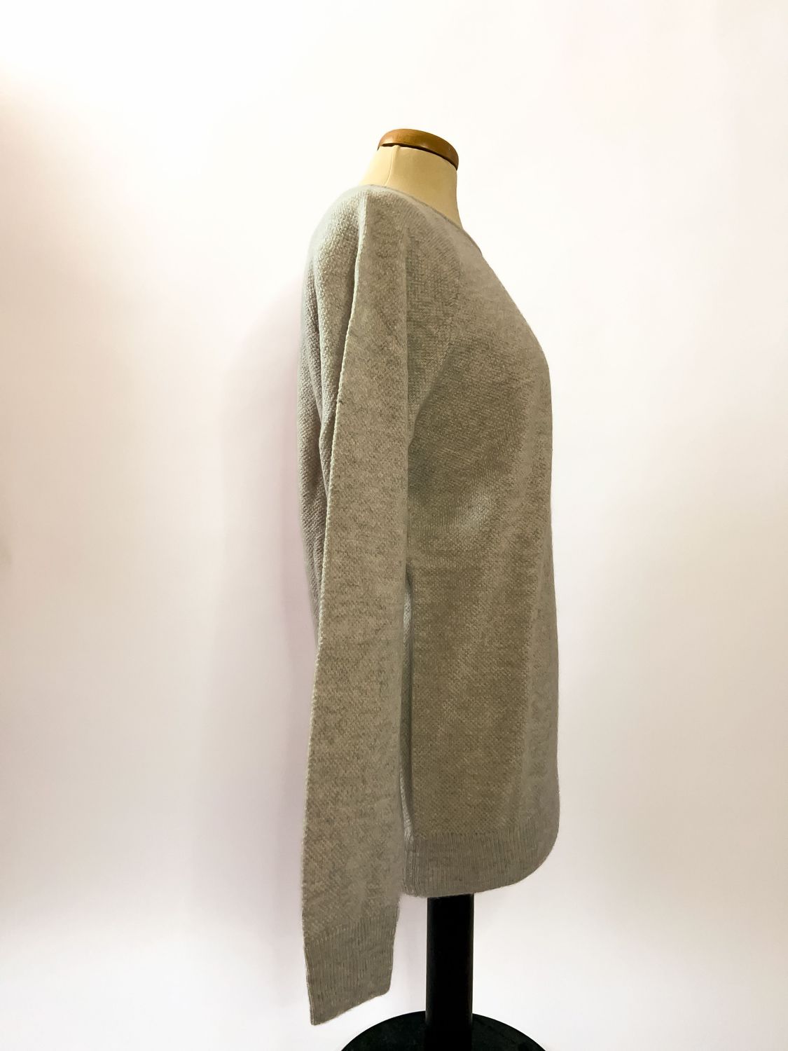 Maglione girocollo da donna in puro cashmere con lavorazione a nido d’ape - Ghiaccio Maglione girocollo da donna in puro cashmere con lavorazione a nido d’ape - Ghiaccio