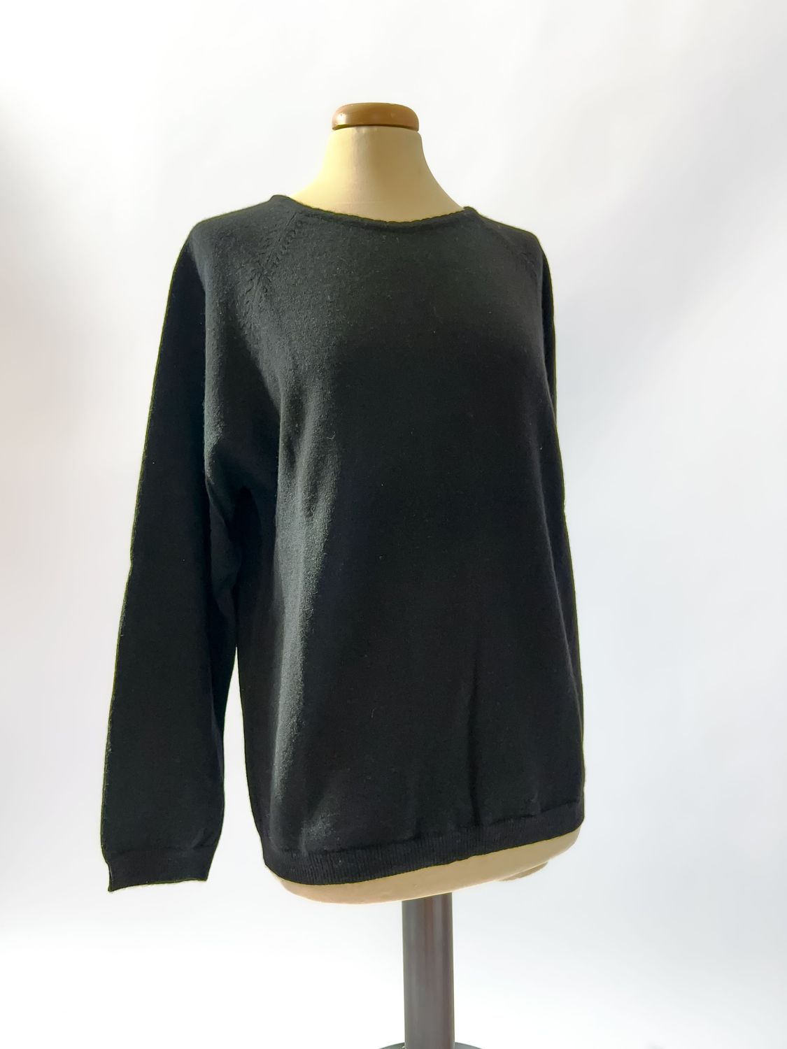 Maglione girocollo da donna in cashmere con lavorazioni a losanga - Nero