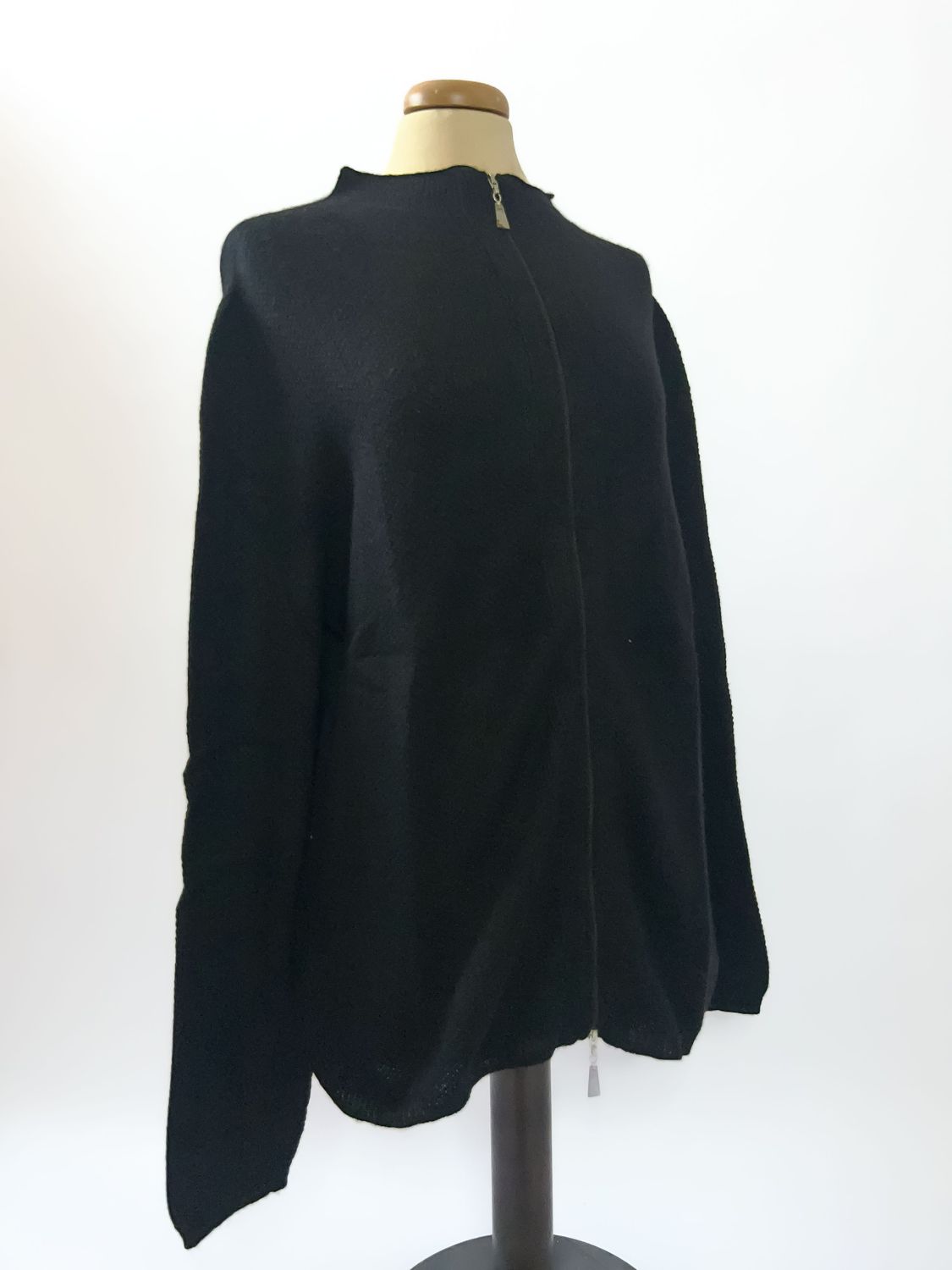 Maglione da donna in puro cashmere con zip e collo alto - Nero Maglione da donna in puro cashmere con zip e collo alto - Nero