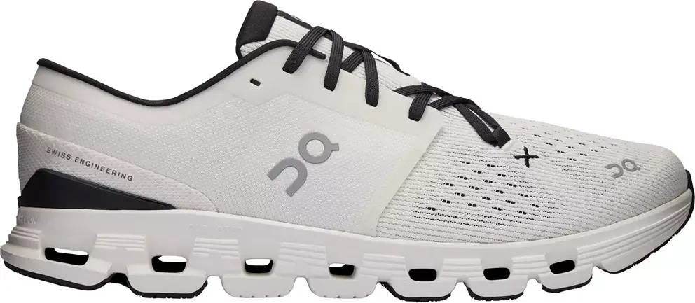 On Cloud X 4 Ivory/Black Women&#39;s 7