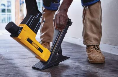 DEWALT 2-in-1 Pneumatic 15.5-Gauge and 16-Gauge Flooring Tool