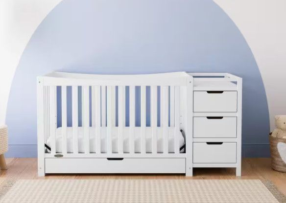 Graco Hadley 5-in-1 Convertible Crib Changer White