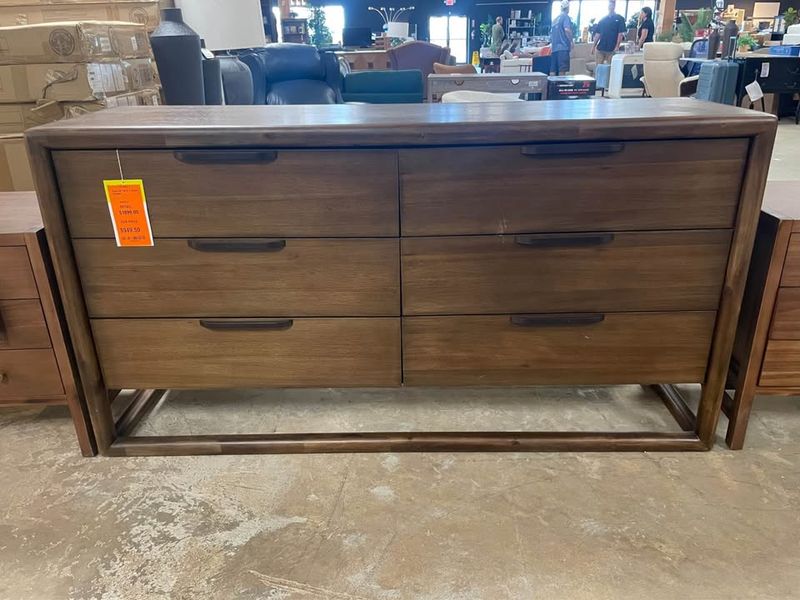 Rosy 68'' W 6 - Drawer Dresser