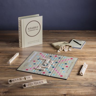 Scrabble Bookshelf Edition