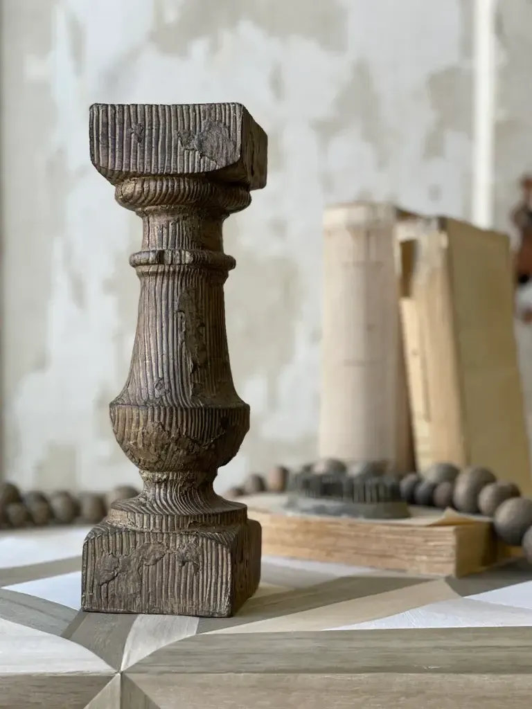 Isadore Pillar Holder 10”