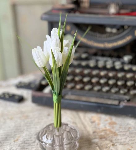 Teeny Tiny Tulip Bunch Cream 7”