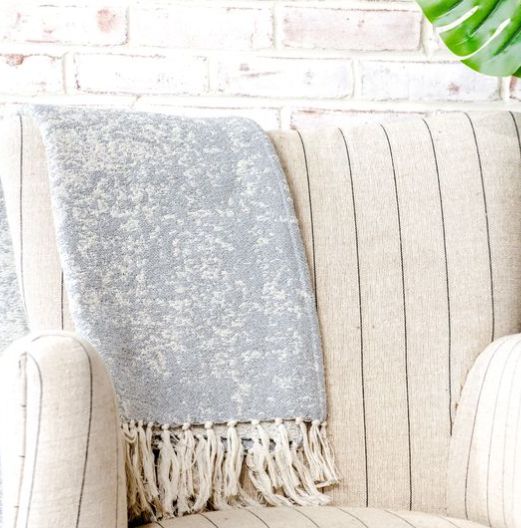 Light Grey Pattern Throw 50 x 60