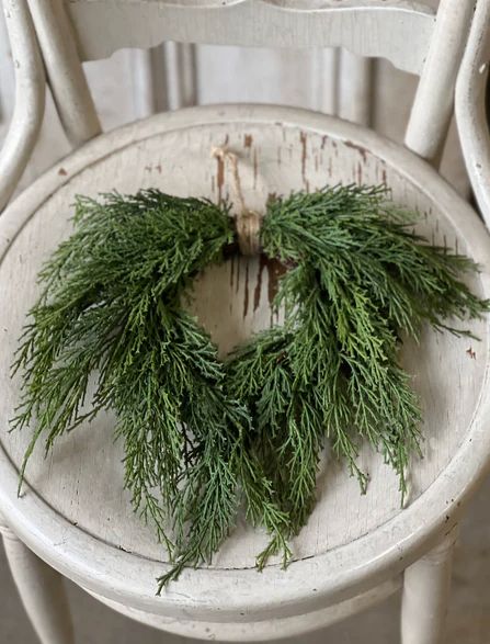 Mini Hanging Wreath Fine Cedar 12”