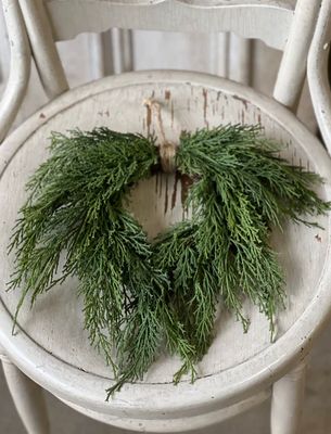 Mini Hanging Wreath Fine Cedar 12”