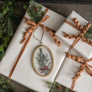 Oval Pressed Floral Bow Ornament