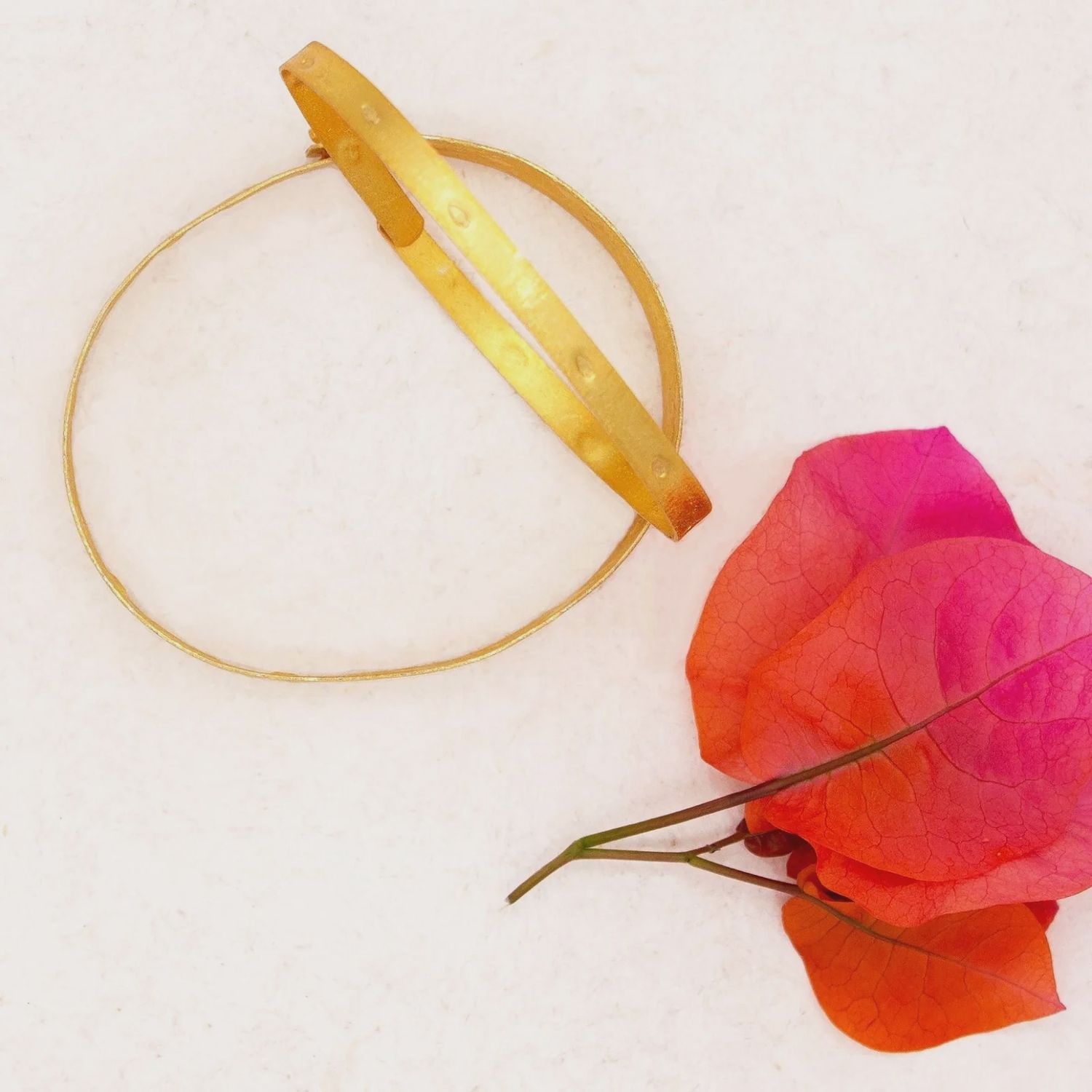 SKINNY GOLDEN BANGLE