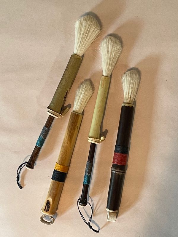 WHITE GOAT HAIR BRUSH
