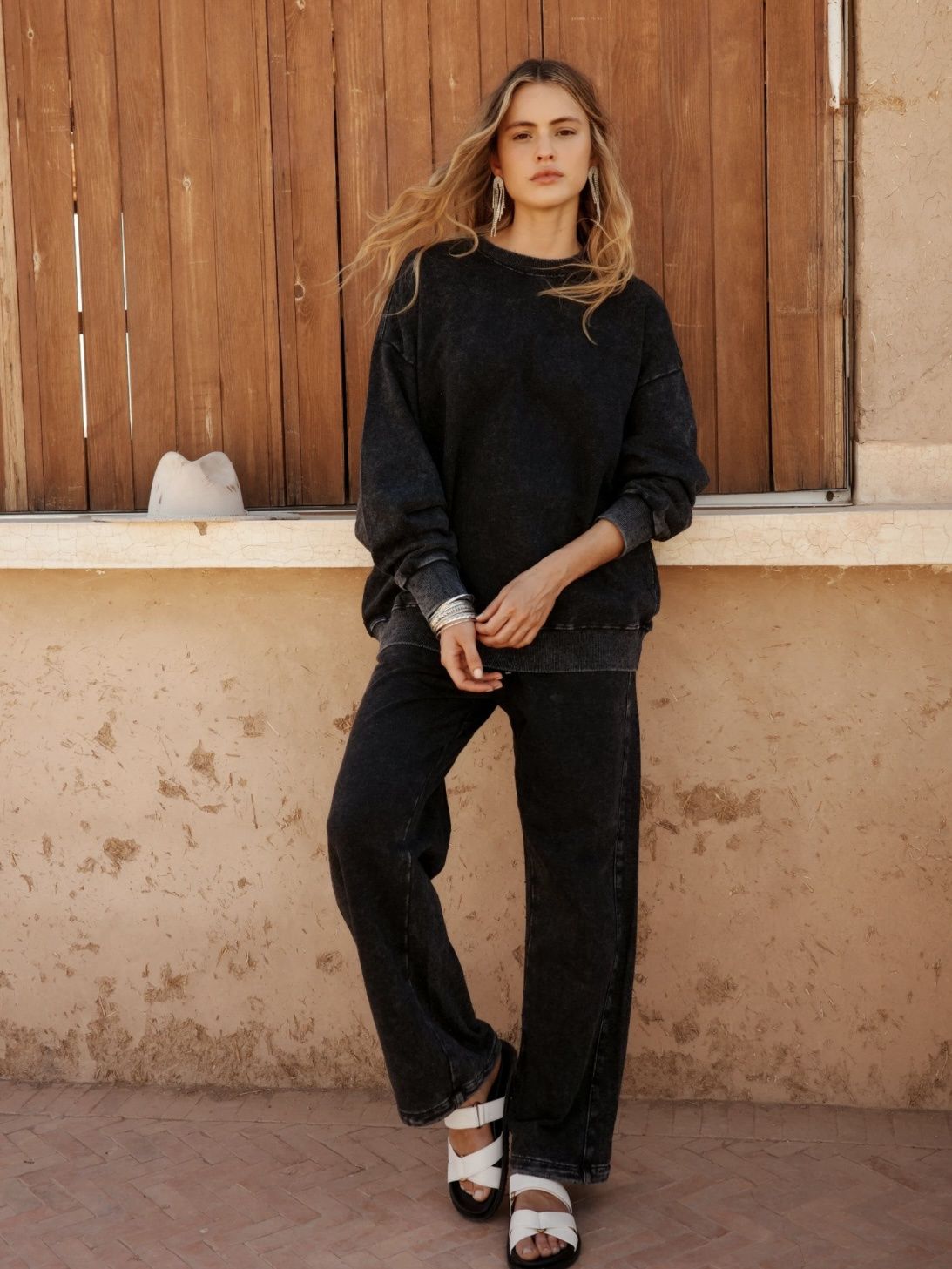 Sweatpants met rhinestones