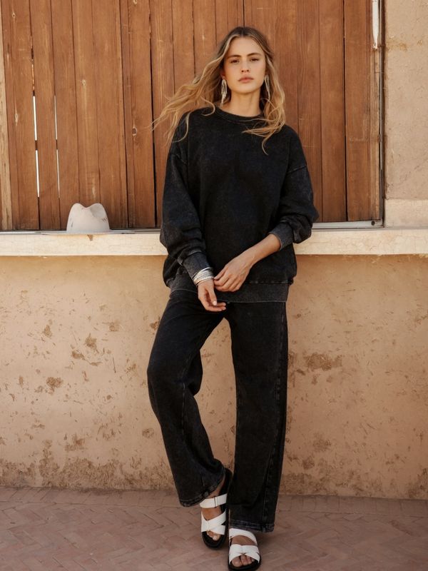 Sweatpants met rhinestones