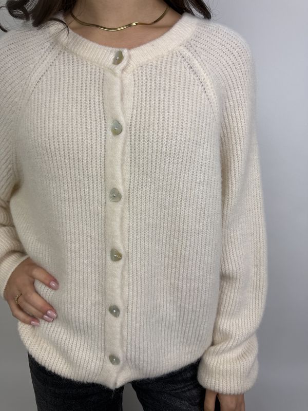 Gebreid Vest met Hartvormige Knoopjes