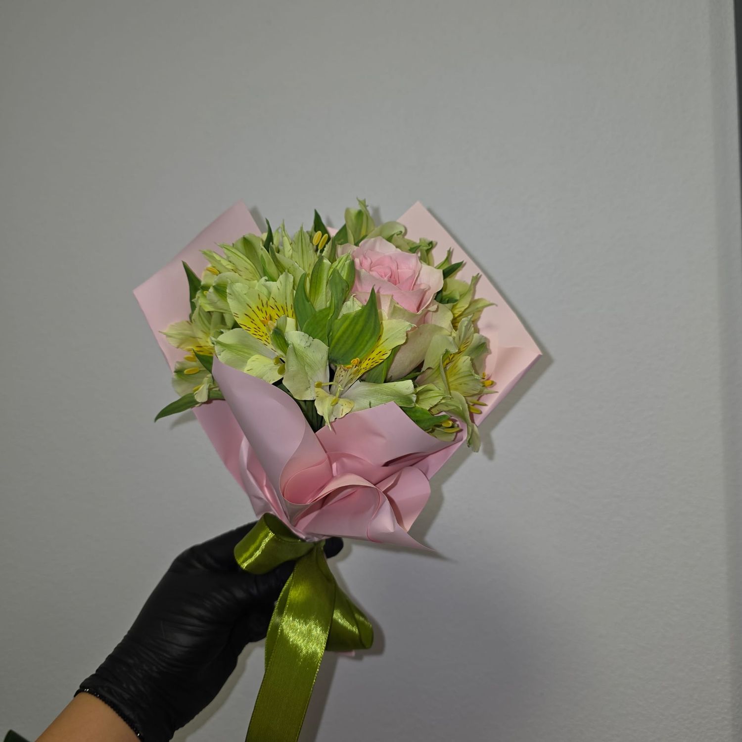 Buchet trandafir + alstromeria