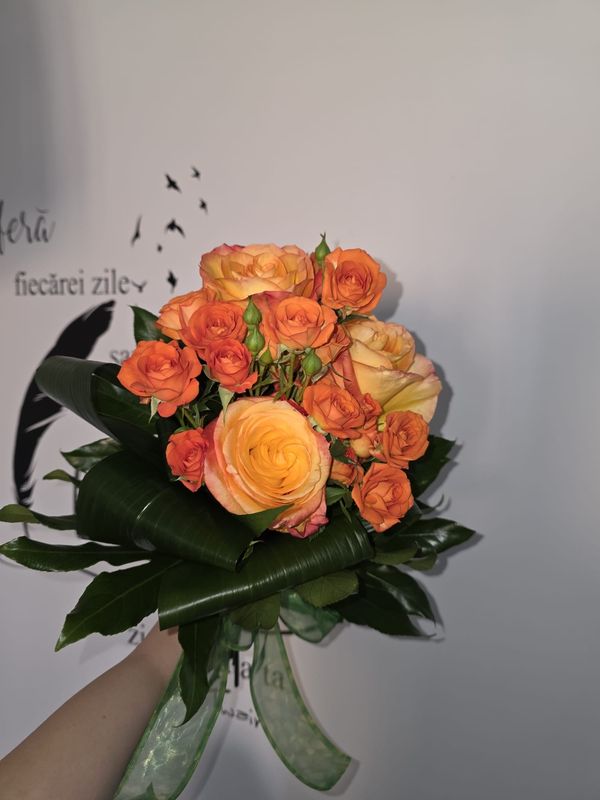 Buchet portocaliu trandafiri +miniroze
