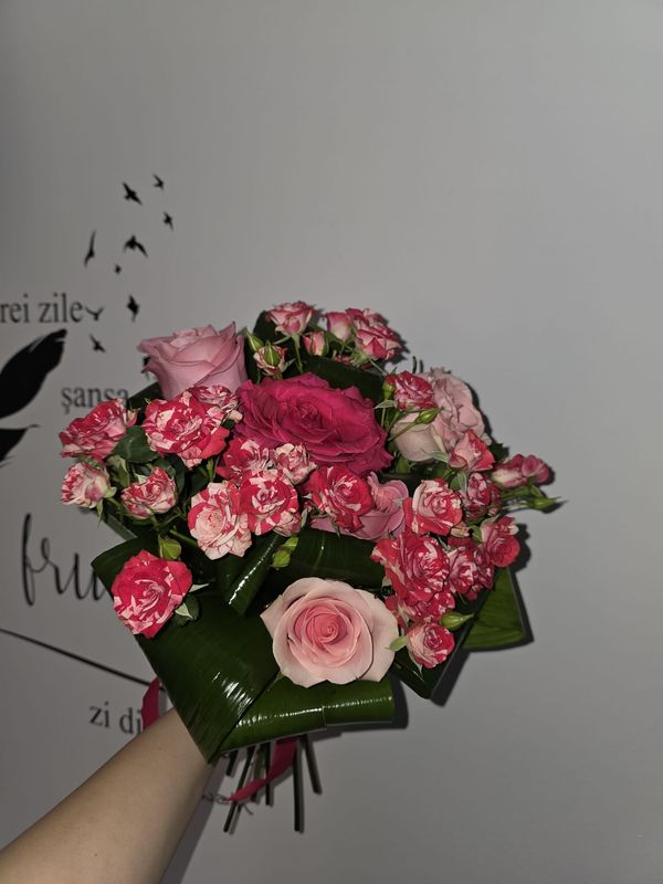 Buchet roz trandafiri +miniroze