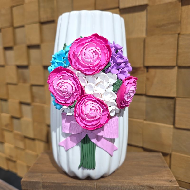 Vaza bujori si floricele